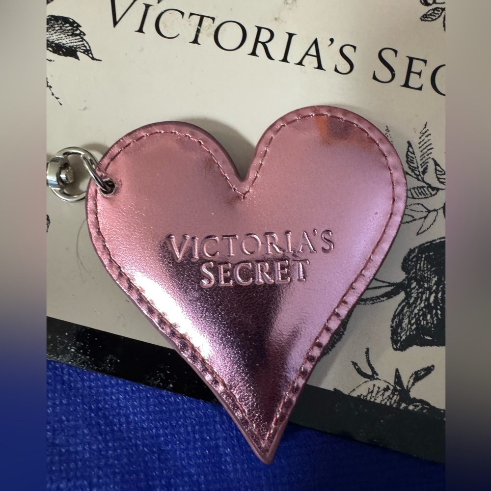Victoria's Secret vibrant Pink Heart Keychain or bag charm-NWOT w/shopping bag